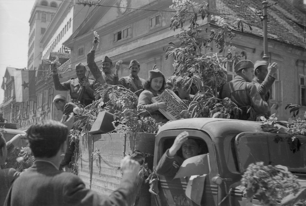 Partizani na kamionu.