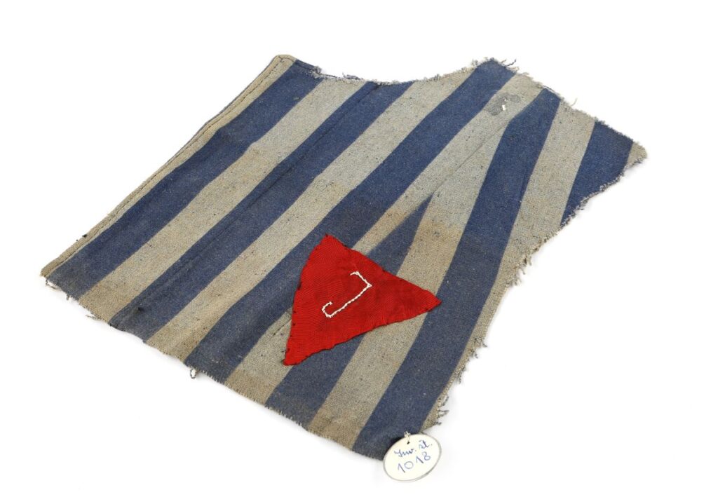 Črtasta taboriščna obleka.