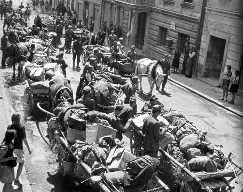 Janko Nadišar, Umik nemške in domobranske vojske, Tržič, maj 1945. Hrani: MNSZS.