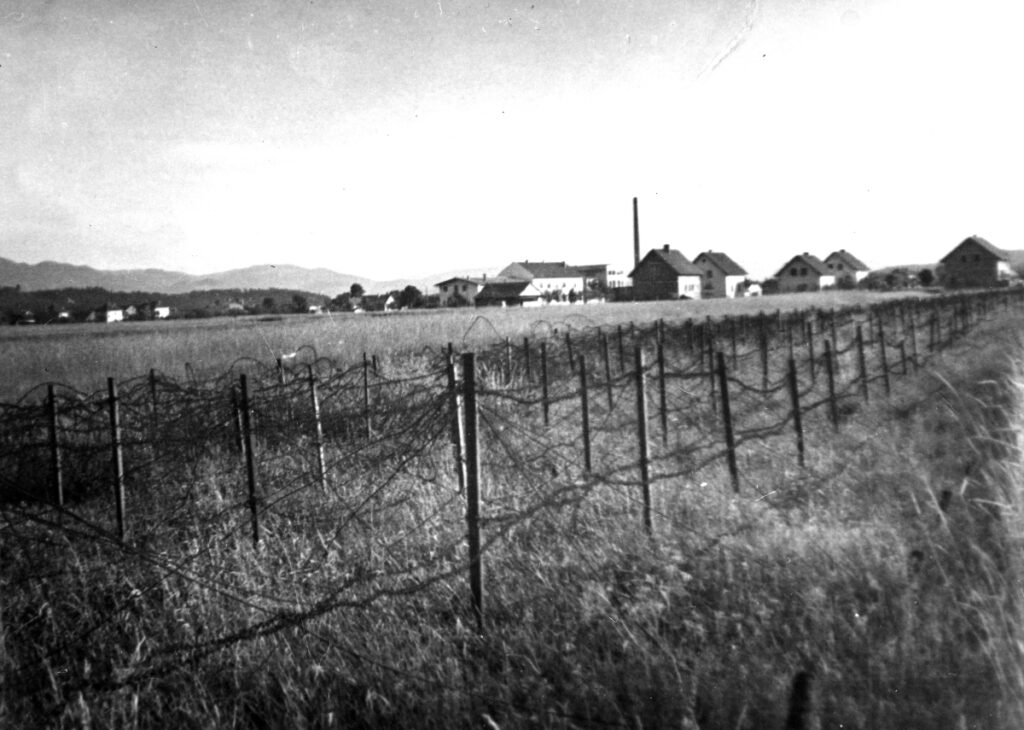 Žične ovire obroča okoli Ljubljane.