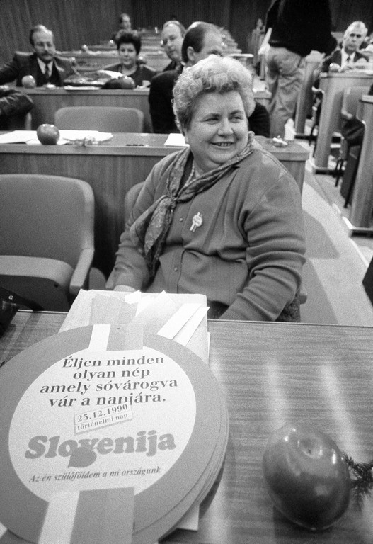 Marija Pozsonec v poslanski klopi.