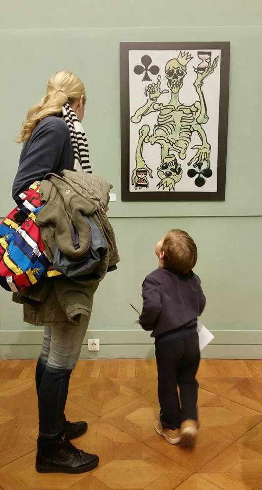 Obiskovalci na razstavnem prostoru.