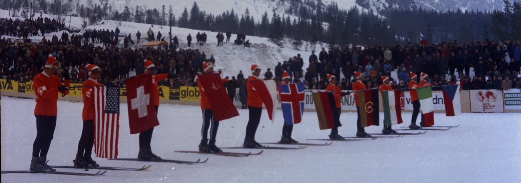 Pod Poncami – iz fotografskih zbirk MNZS