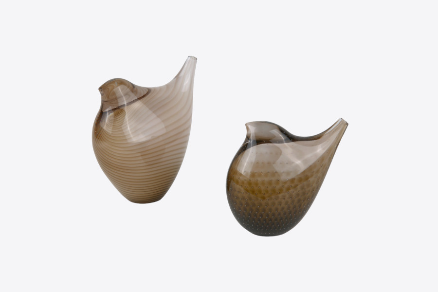 Porcelanast kipec leva na podstavku