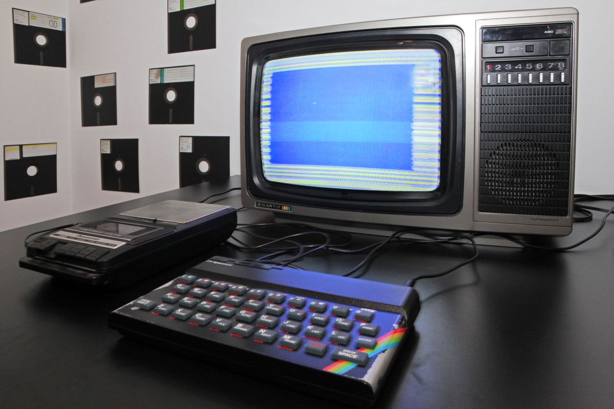 Računalnik na razstavi.