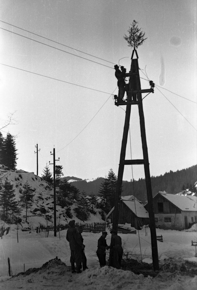 Postavljanje daljnovoda.