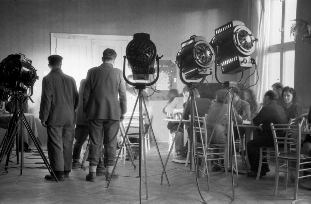 Snemalna ekipa med snemanjem. 