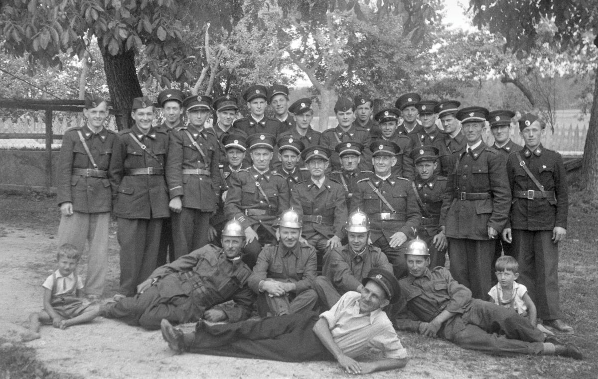 Skupinska fotografija gasilcev.