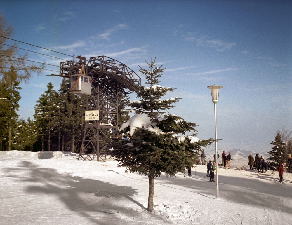 Zasneženo smučišče.