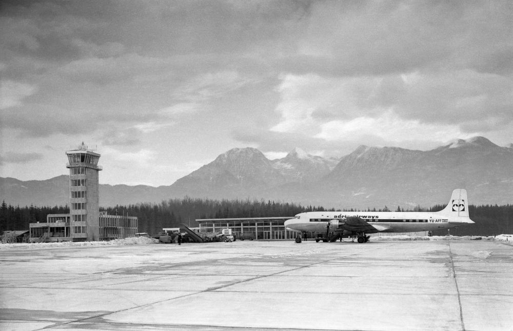 Letalo na letališču.