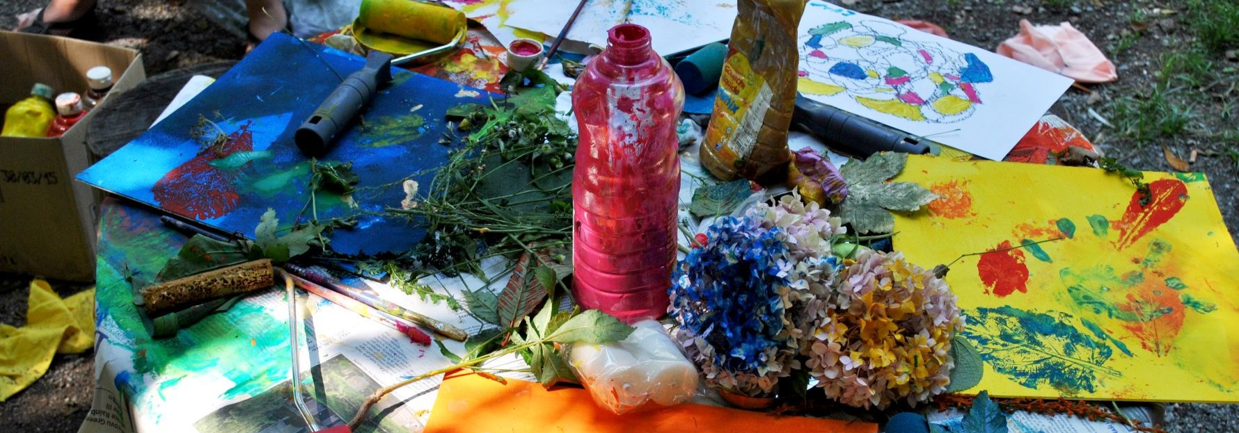 Povezujemo razdeljeni svet v počitniškem programu PovezujeM – Tivolski ustvarjalni krog