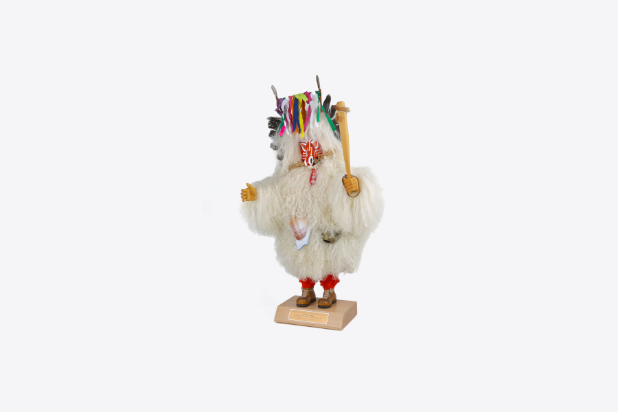 Figura kurenta na lesenem podstavku.